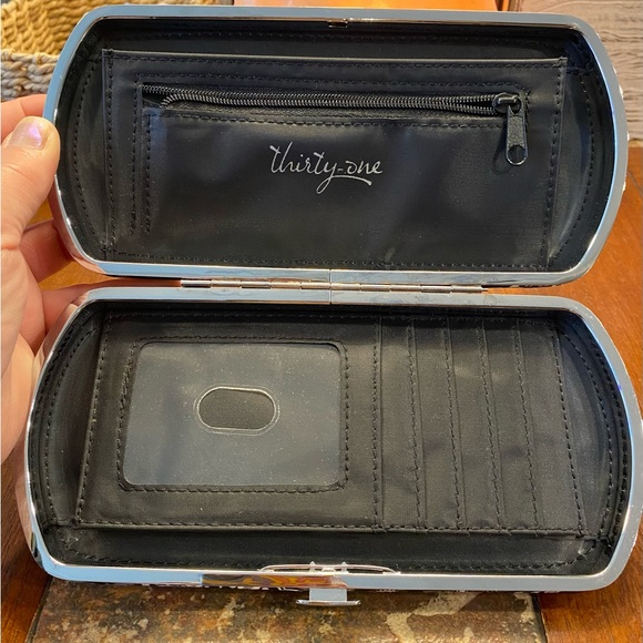 ThirtyOne Wallet - Picture 4 of 9